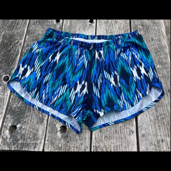 Old Navy size Lg Ikat print running short - Picture 1 of 5